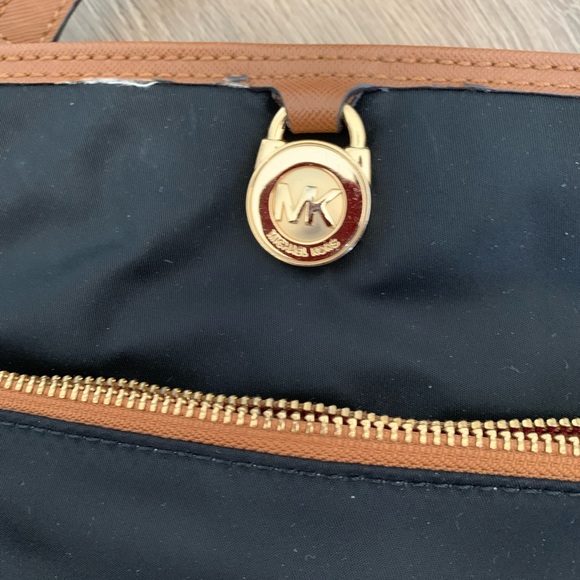 Michael Kors Handbags - Michael Kors Vinyl Tan Messenger Crossbody Bag Purse W/Leather Adjustable Strap